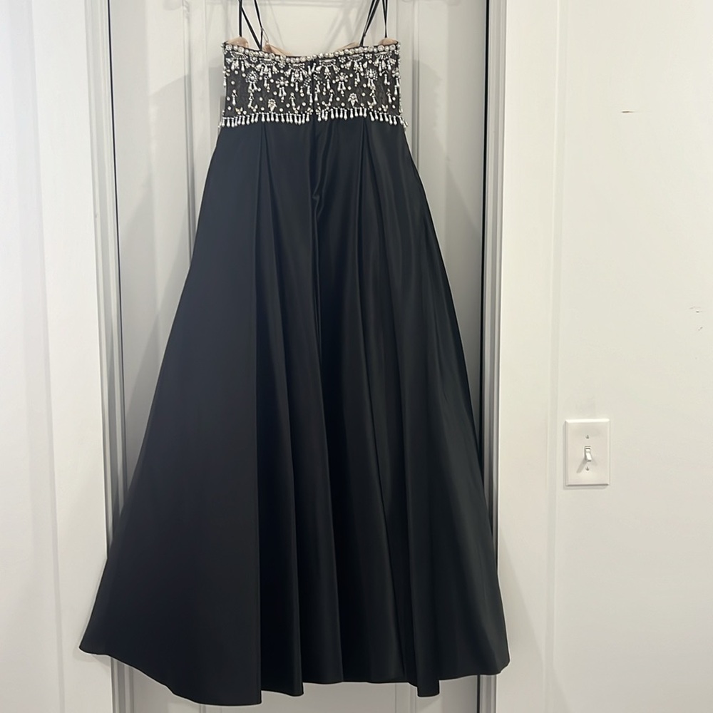 MAC DUGGAL DRESS - Picture 10 of 15